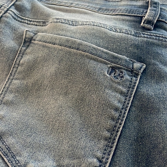 DG2 HIGH WAISTED WIDE LEG SHAPER JEANS - Picture 4 of 6